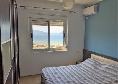 Camera da letto trilocale in affitto a Valona