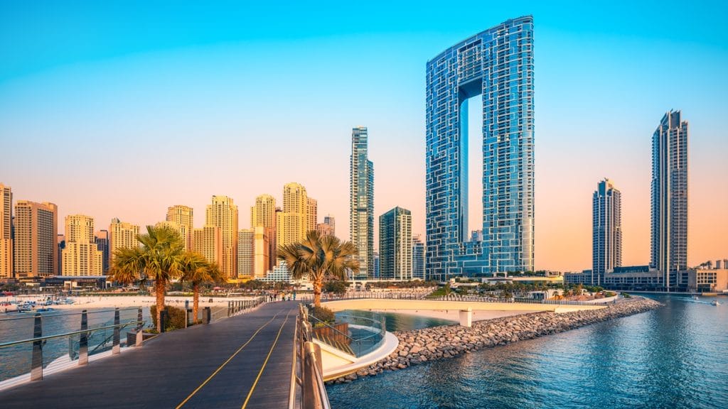 trasferirsi negli UAE